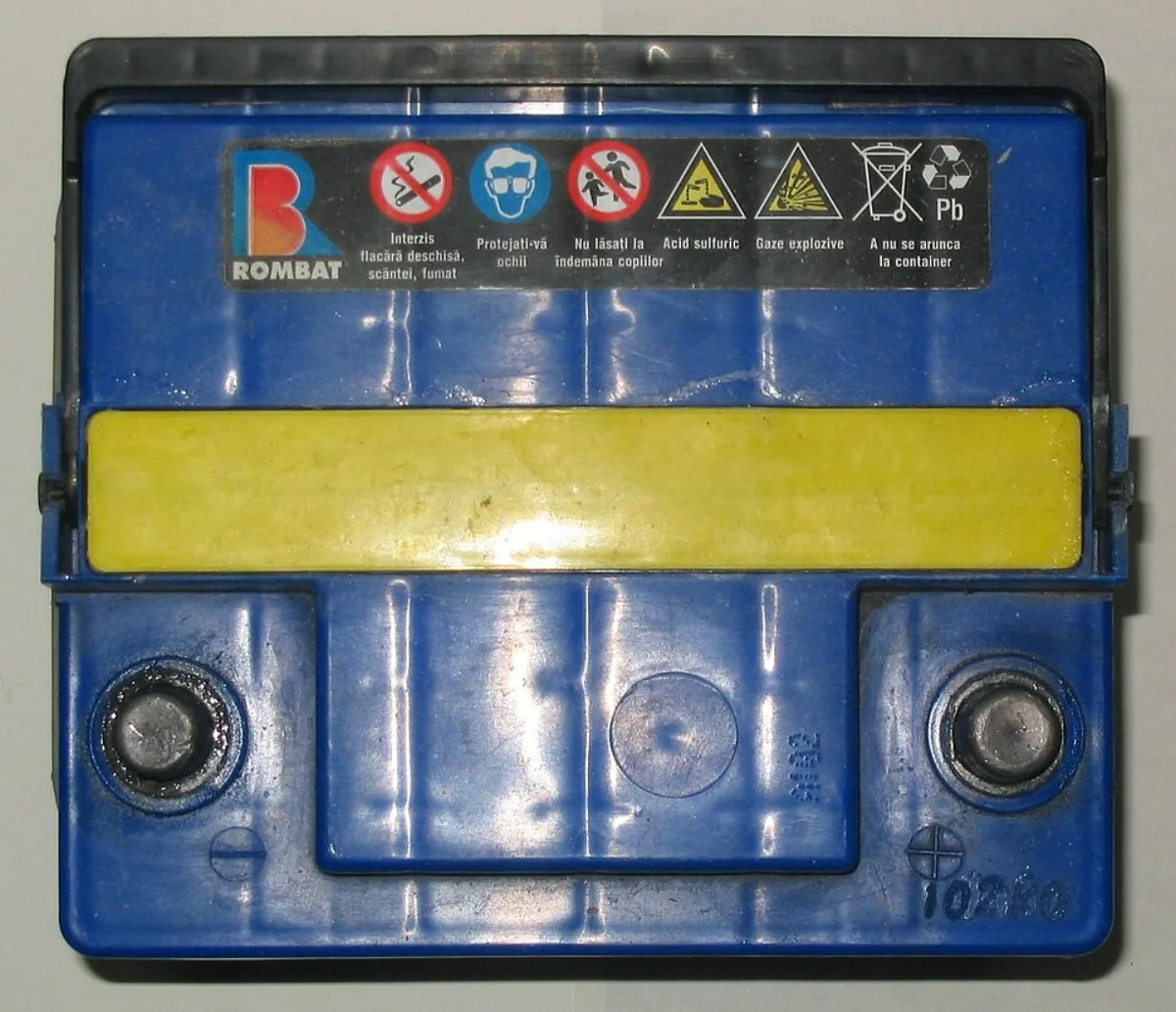 Battery Light Flickers at Idle: Causes, Fixes, and Parts to Check